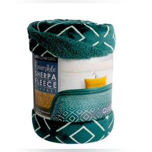 Life Comfort Reversible Sherpa Blanket Size Queen Green (92 in x 98 in)